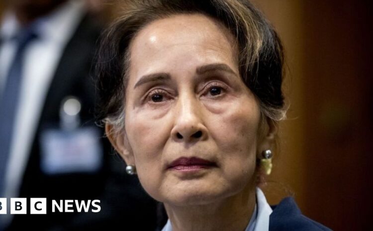  Aung San Suu Kyi: Myanmar ex-leader sent to solitary confinement