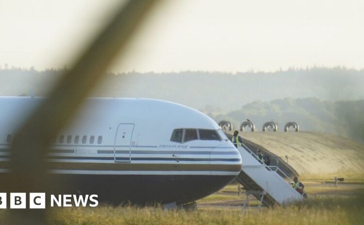  Rwanda asylum flight cancelled after legal action