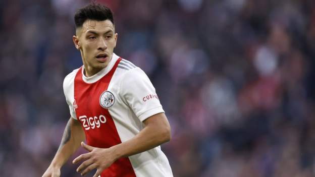  Lisandro Martinez: Man Utd agree to sign Argentina centre-back from Ajax in £57m deal