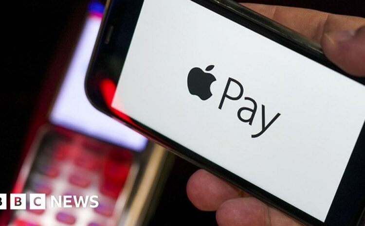  Apple sued over Apple Pay payment system
