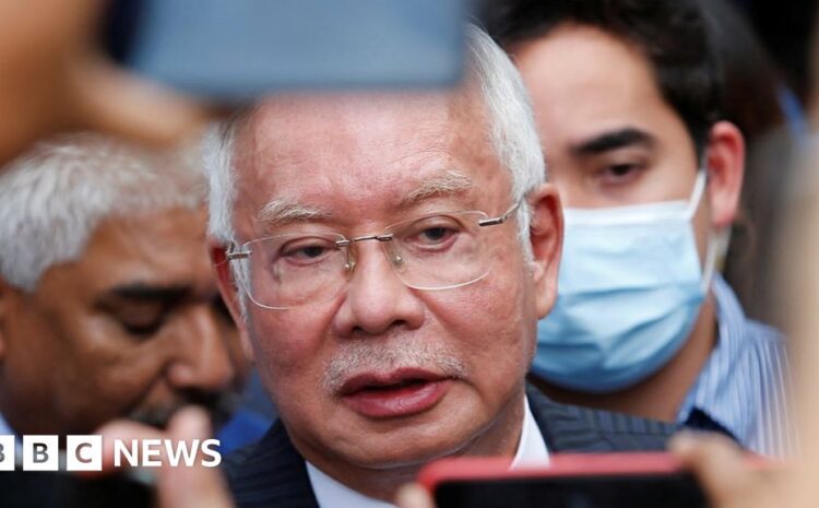  Najib Razak: Malaysia's ex-PM starts jail term after final appeal fails