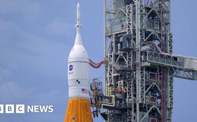  Artemis: Nasa calls off new Moon rocket launch