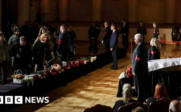  Mourners pay respects to Mikhail Gorbachev