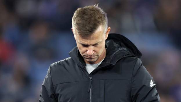  Jesse Marsch: Leeds boss apologises to fans as loss at Leicester puts them in relegation trouble