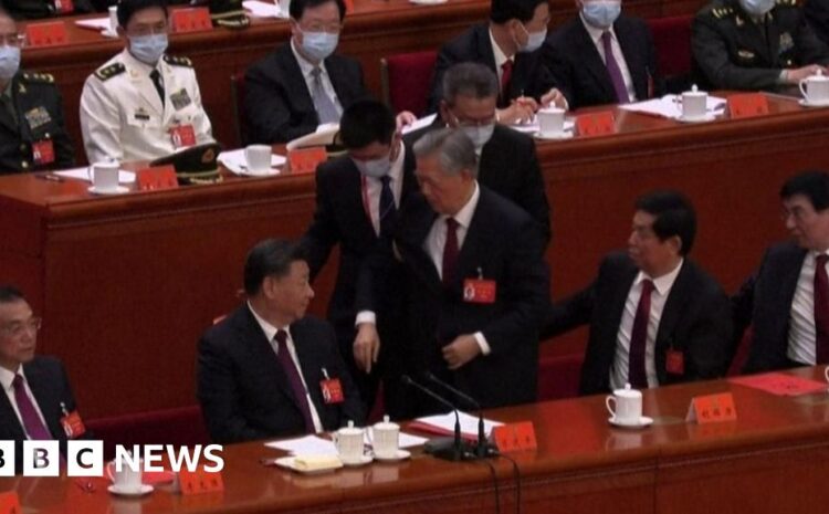  Hu Jintao: Former China leader led out of Party Congress meeting