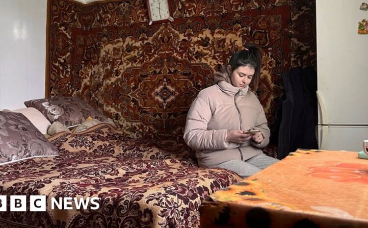  Ukraine war: Two generations share bed after Russian strikes 