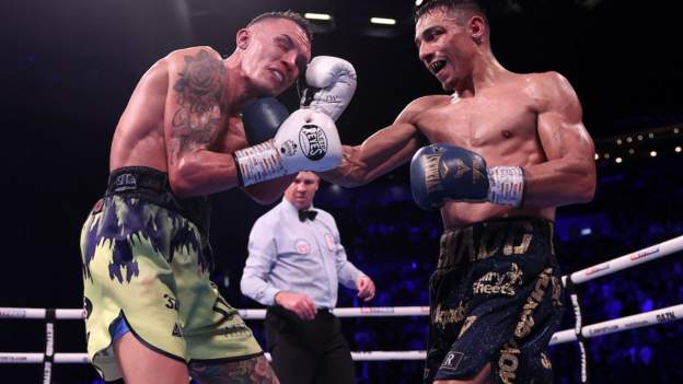  Josh Warrington: Leeds fighter loses featherweight world title to Luis Alberto Lopez