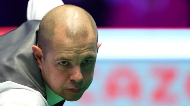  Masters 2023: Barry Hawkins whitewashes UK champion Mark Allen to reach quarter-finals