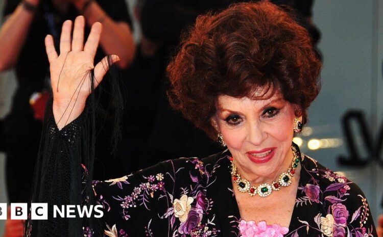  Gina Lollobrigida: Italian screen star dies at 95