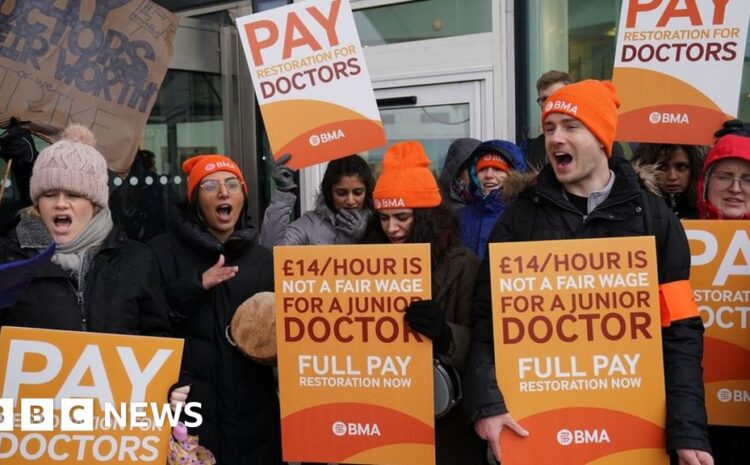  Calls for talks to end junior doctors' strikes