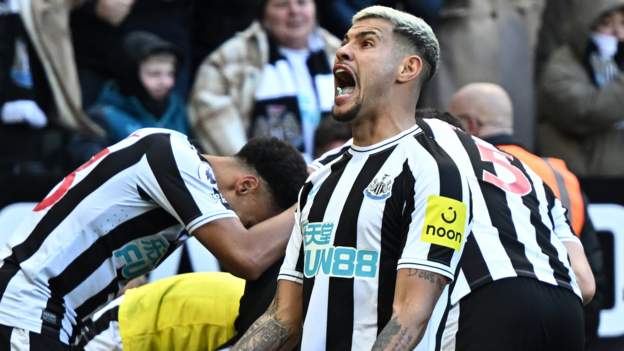  Newcastle United 2-0 Manchester United: Magpies up to third in Premier League after win