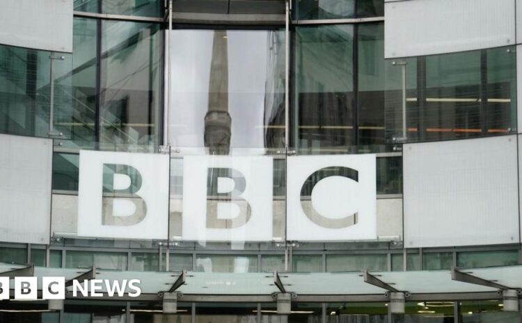  Twitter: BBC objects to 'government funded media' label