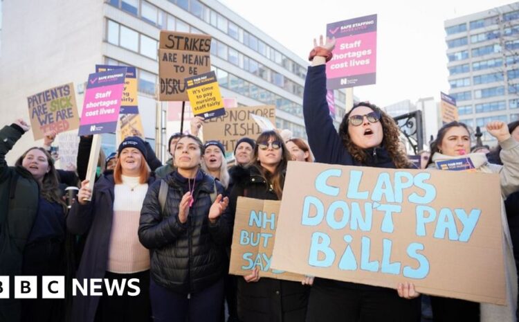  Nurses to strike on bank holiday after pay offer rejected