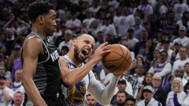  NBA play-offs: Sacramento Kings beat Golden State Warriors 126-123 in game one