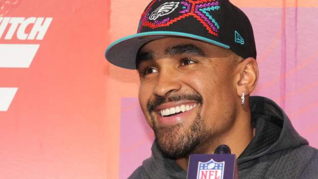  Jalen Hurts: Philadelphia Eagles quarterback agrees record deal – report