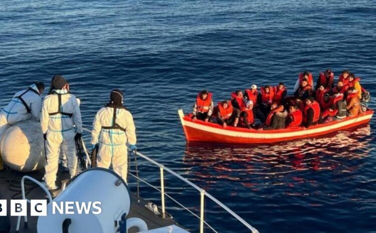  Two migrants dead, 30 missing after shipwrecks off Italian coast