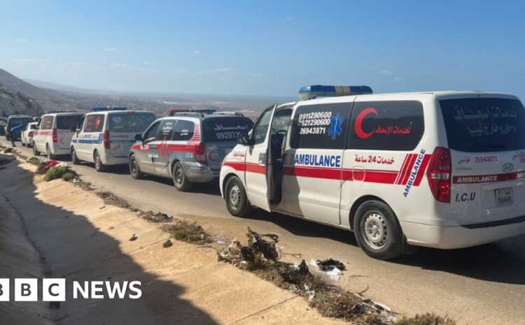  Libya floods: Flooded city buries its dead in mass graves