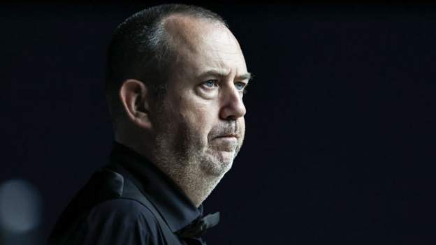  British Open: Mark Williams beats Ding Junhui to reach quarter-finals