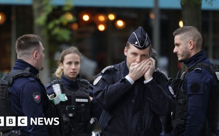  Paris police shoot woman at station after threats