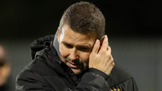  David Healy: Linfield manager dismisses speculation linking him with Grimsby Town post