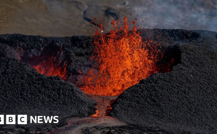  Iceland volcano: Blue Lagoon closes over eruption fears