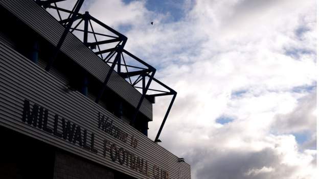  Millwall-Leicester City: Two ejected for alleged gestures