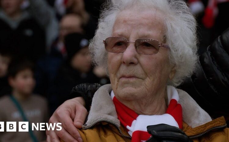  Nottingham Forest fan, 92, enjoys emotional return to ground