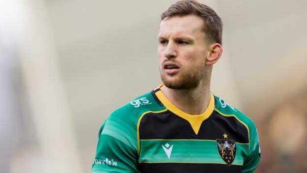  Rory Hutchinson: Northampton Saints centre extends contract with club