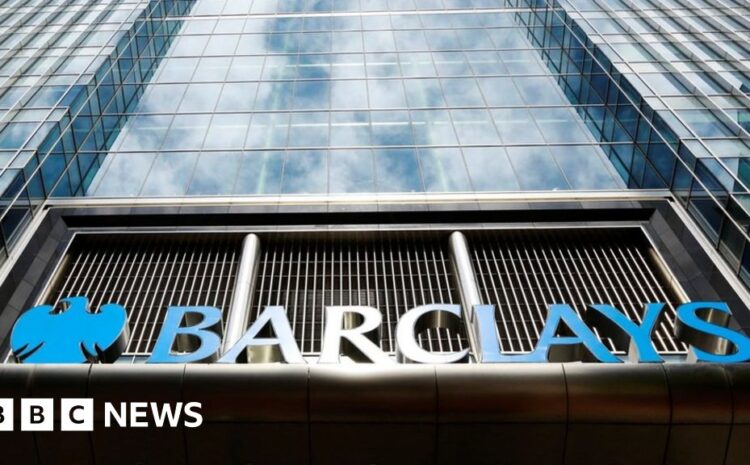  Barclays sorry as payments hit by outage